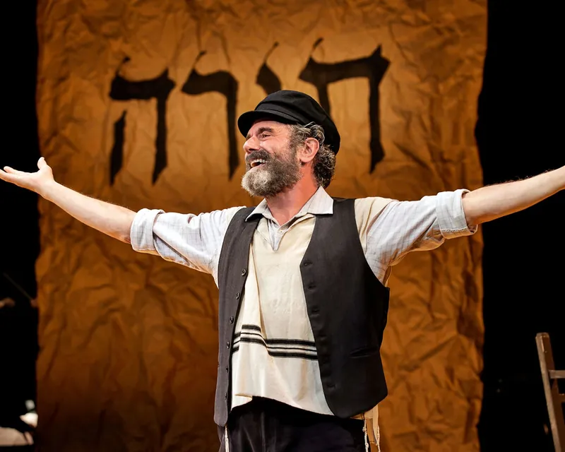 Fiddler on the Roof in Yiddish