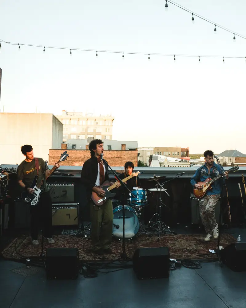 Living Still en Dead Beat Club