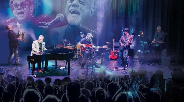 John Forde - The Piano Man à Moat Theatre & Café