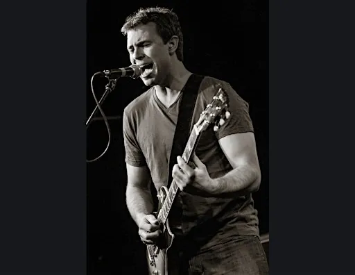 Tobin Spring at Duke's Live Music à Duke's Live Music