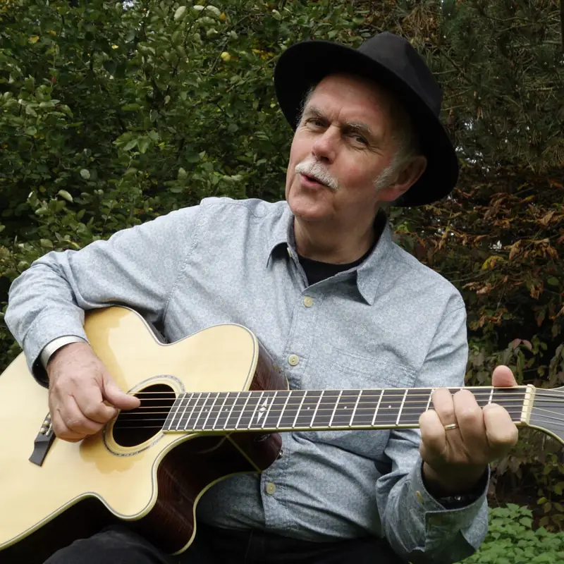 Guitarist, vocalist, raconteur Dave Peabody live at Kensington Church in Brecon… à The Mid Wales R&B club