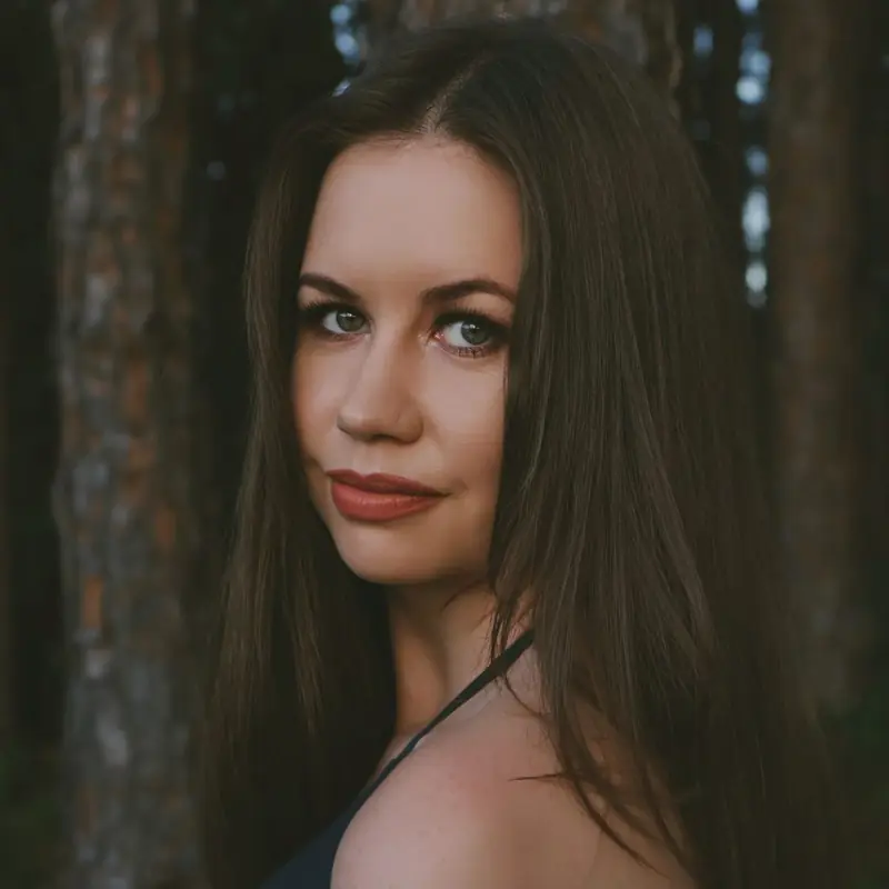 Taylah Little Piano Woman