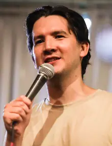 Santi Espinosa - ME Time (English/Spanish Show) à Bananas Comedy Club