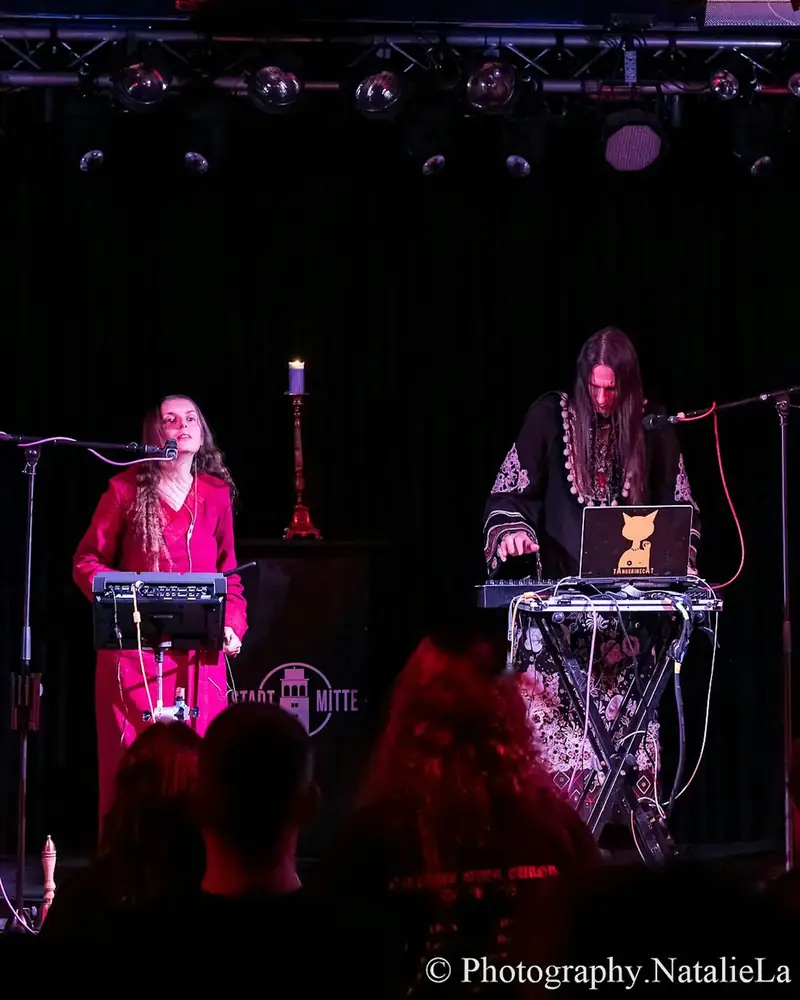 BASEMENT GIG – TANGERINECAT at Nice N Sleazy