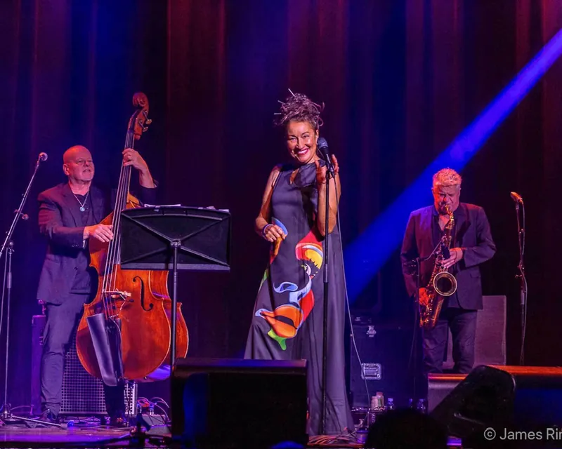 Holly Cole