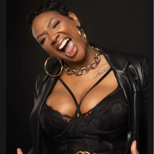 Ambur James à The Punchline Comedy Lounge