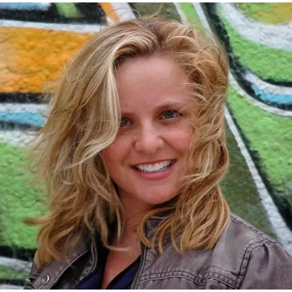 Tracy Locke à Cozzy's Comedy Club & Tavern