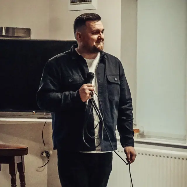 Harry Ford at Hot Water Comedy Club
