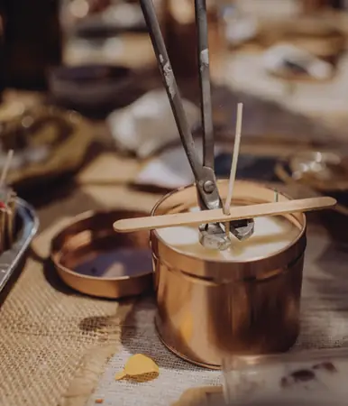 Festive Candle Making à The Market Place Theatre