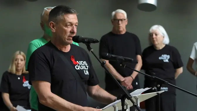 Reading of the Names en Tramway
