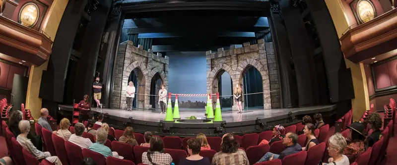 Set Changeover à Avon Theatre