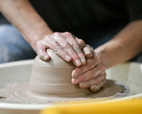 Discover Pottery Throwing en Brewery Arts Centre