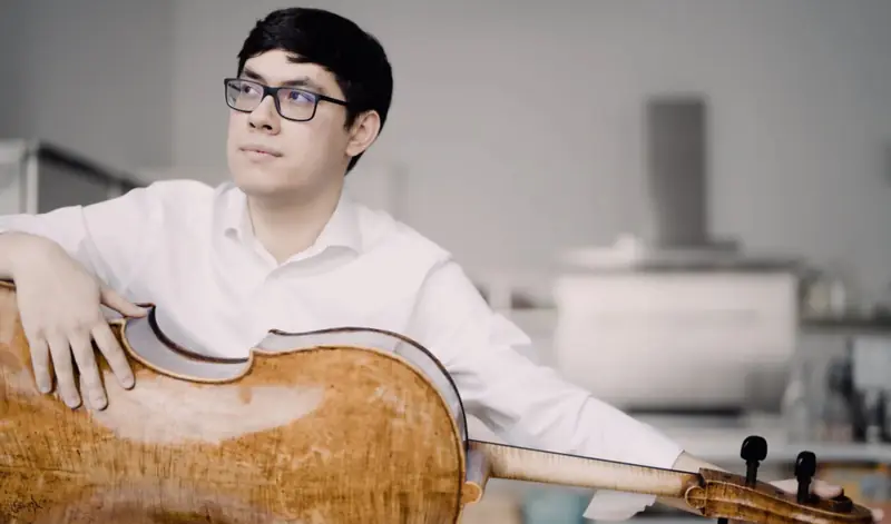 Zlatomir Fung Plays Tchaikovsky