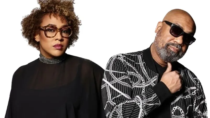 KINDRED THE FAMILY SOUL at Aretha Franklin Amphitheatre
