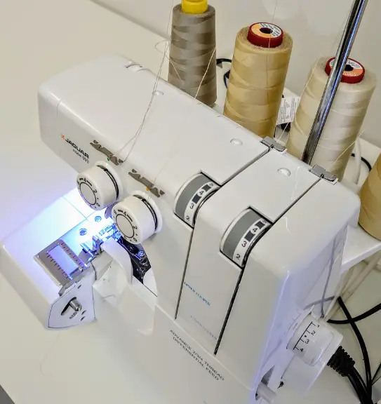 How to Use an Overlocker Sewing Machine en The Out of the Blue Drill Hall