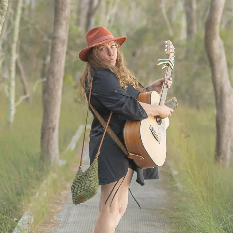 Shannon Kae at The Hoey Moey