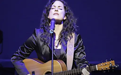 Christina Hutt at Duke's Live Music à Duke's Live Music