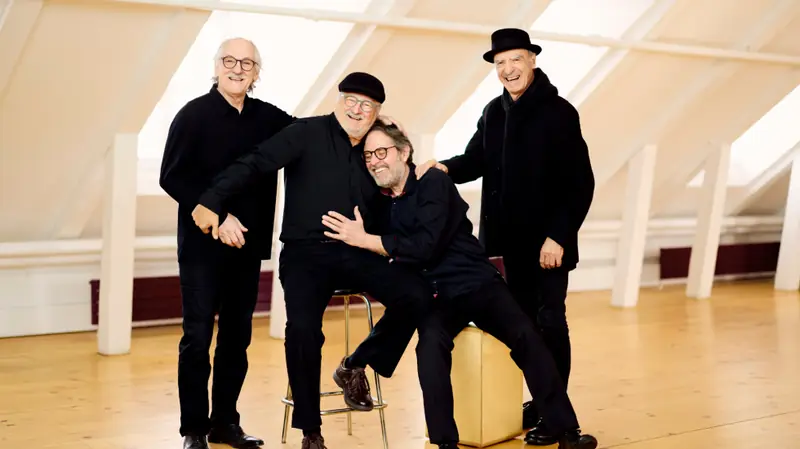 Les Charbonniers de l'enfer: The F-I FI, N-I NI show at National Arts Centre