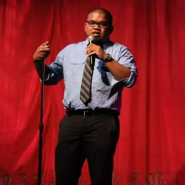 Narin Vann en Tacoma Comedy Club