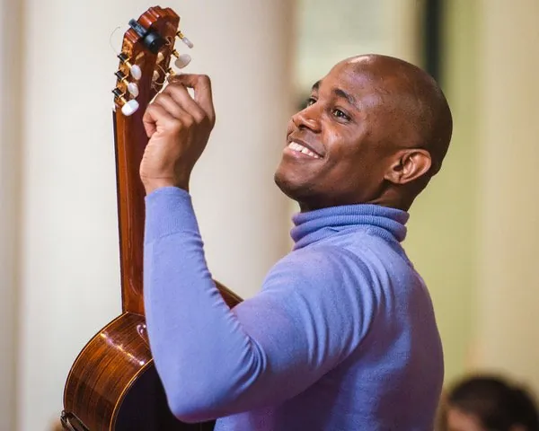 Ahmed Dickinson, Cuban Guitarist at An Tobar