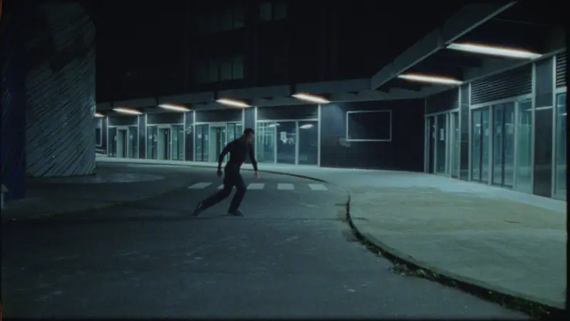 Valentin Noujaïm. Out of Time
