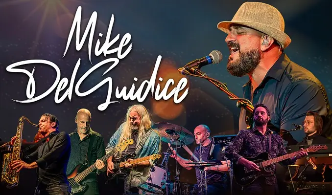 Mike DelGuidice en Riviera Theatre