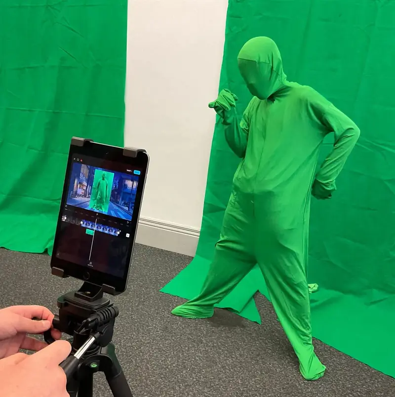 SCHOOL’S OUT: Green Screen Magic aw26 à Island Arts Centre