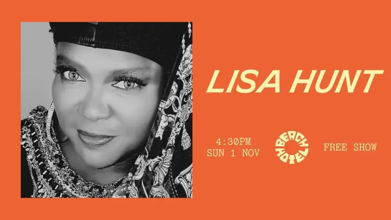 Lisa Hunt en Beach Hotel