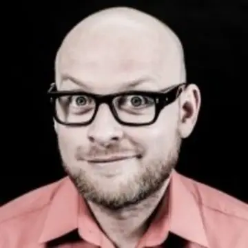 Dan Nightingale at Hot Water Comedy Club