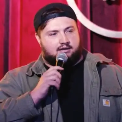 TYLER BOWTHORPE à Cowboy Room Comedy