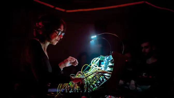 Sonica: Improvisation on Four Sequences - Suzanne Ciani en Tramway