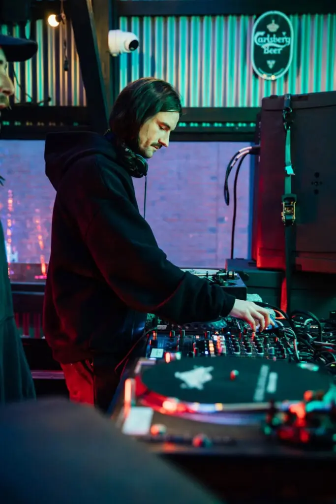 Resident DJs – Scott Lowry