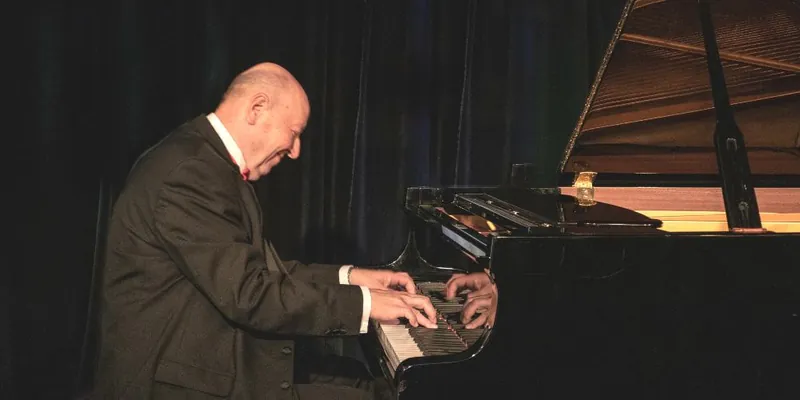 Martin JanovskyPIANO FRIDAYS