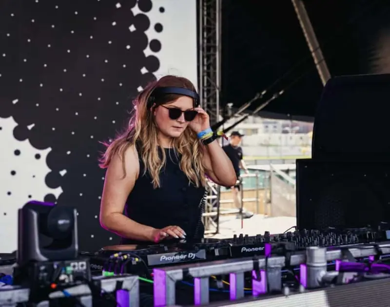 Resident DJs – Caoimhe à Lavery's