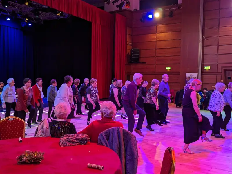 CHRISTMAS CRACKER TEA DANCE 2026 à Island Arts Centre