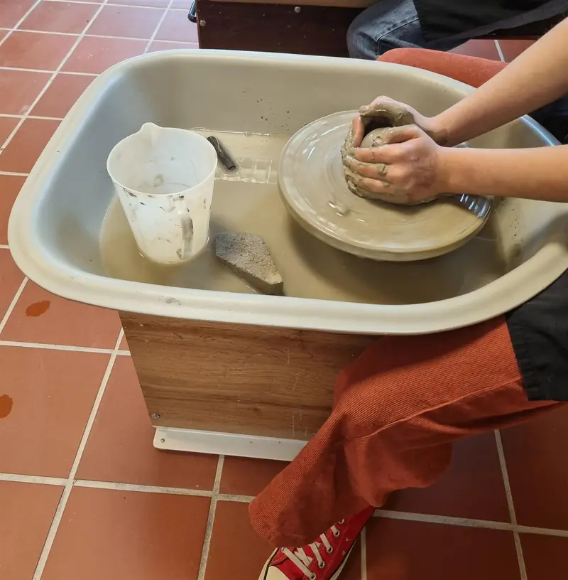 THROWING FOR TEENS aw26 à Island Arts Centre
