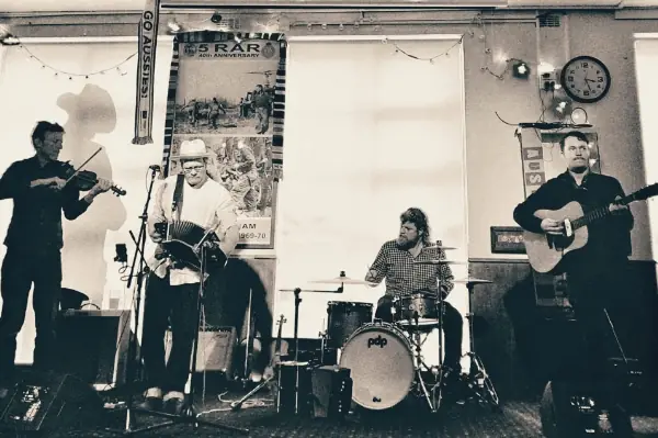 RAGGED COMPANY / THE JOHNNY CAN'T DANCE CAJUN COMBO en Brunswick Artists' Bar