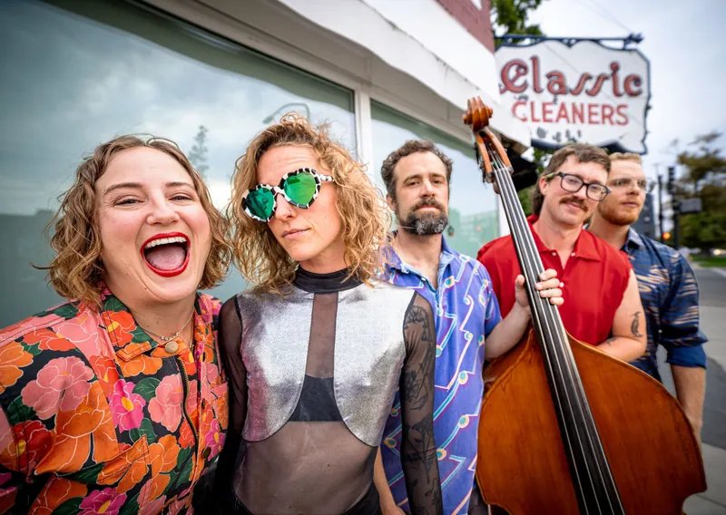 Pixie & The Partygrass Boys