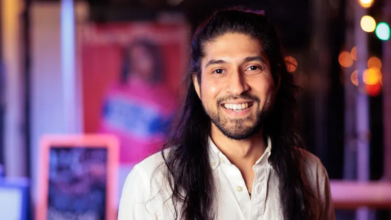 Alingon Mitra à Irvine Improv
