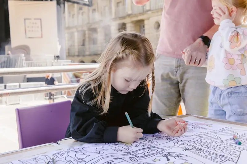 Halifax’s Own “Bayeux Tapestry” Crafting Session en The Piece Hall