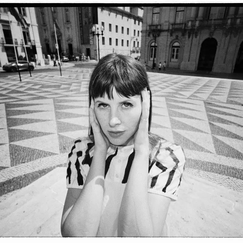 LAEL NEALE à Mono