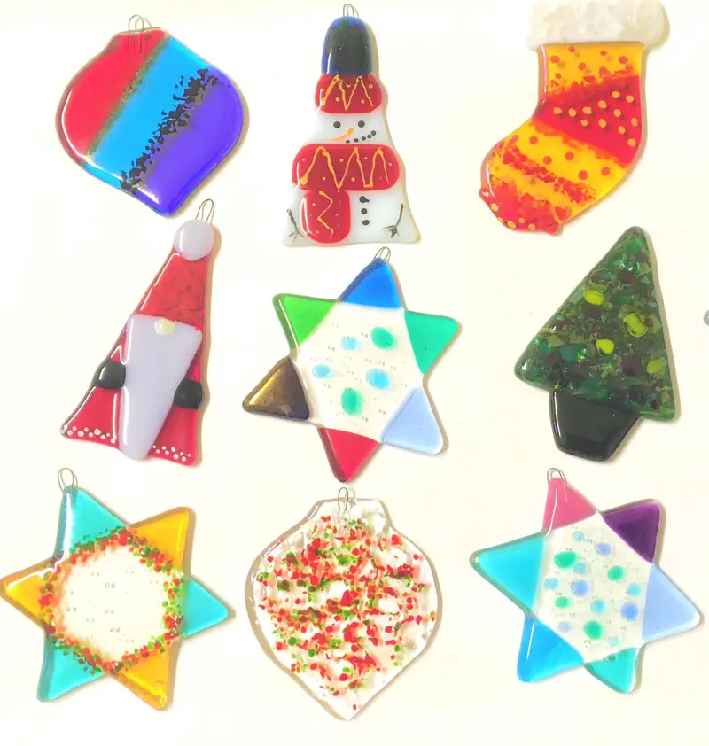GLASS FESTIVE DECORATIONS aw26