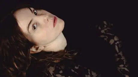 EMMA RUTH RUNDLE à Black Cat