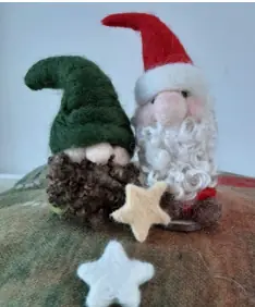 Needlefelted Gnomes/Santas en Strule Arts Centre