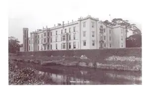 Fire of Antrim Castle Commemoration Tour en Antrim Castle Gardens - Meet at the Wolfhound Statue