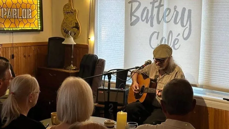 Roger Howse @ The Battery Cafe à The Battery Cafe