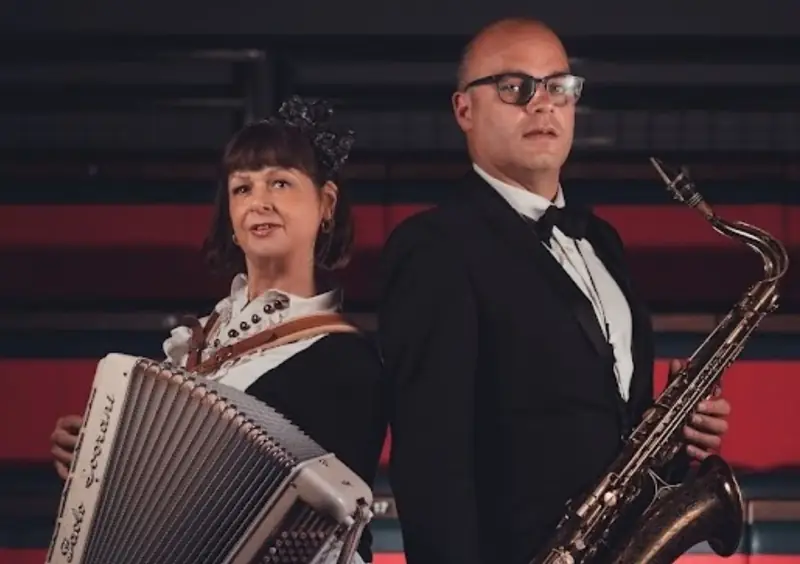 Fifi la Mer & Oliver Wilby - Let Us Take You To Paris