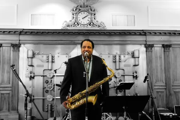 Salem Jazz And Soul Festival Presents Henley Douglas Jr à Off Cabot