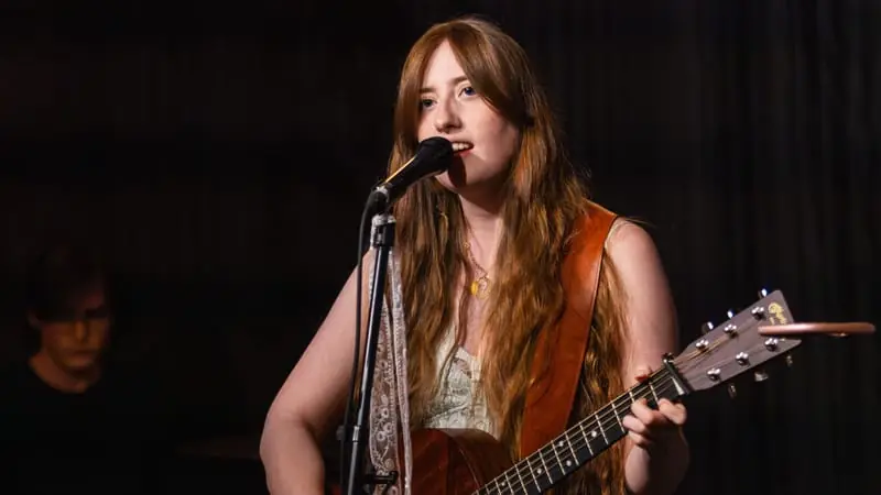 Special Event: Becca Bartlett @ The Battery Cafe à The Battery Cafe
