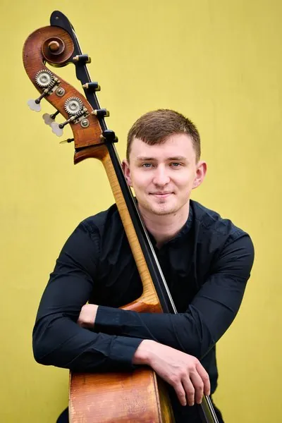 Will Duerden double bass; Svitlana Kosenko piano